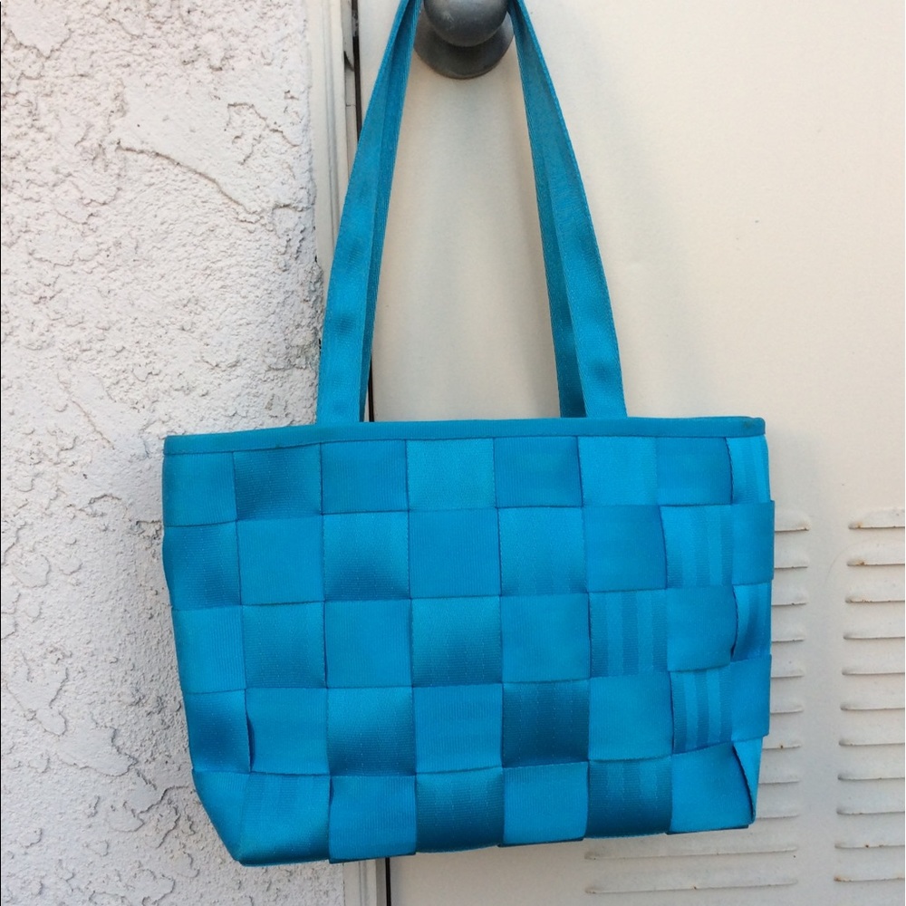 ❌SOLD❌ Harvey’s Blue Seatbelt Shoulder Tote Bag - Picture 7 of 9